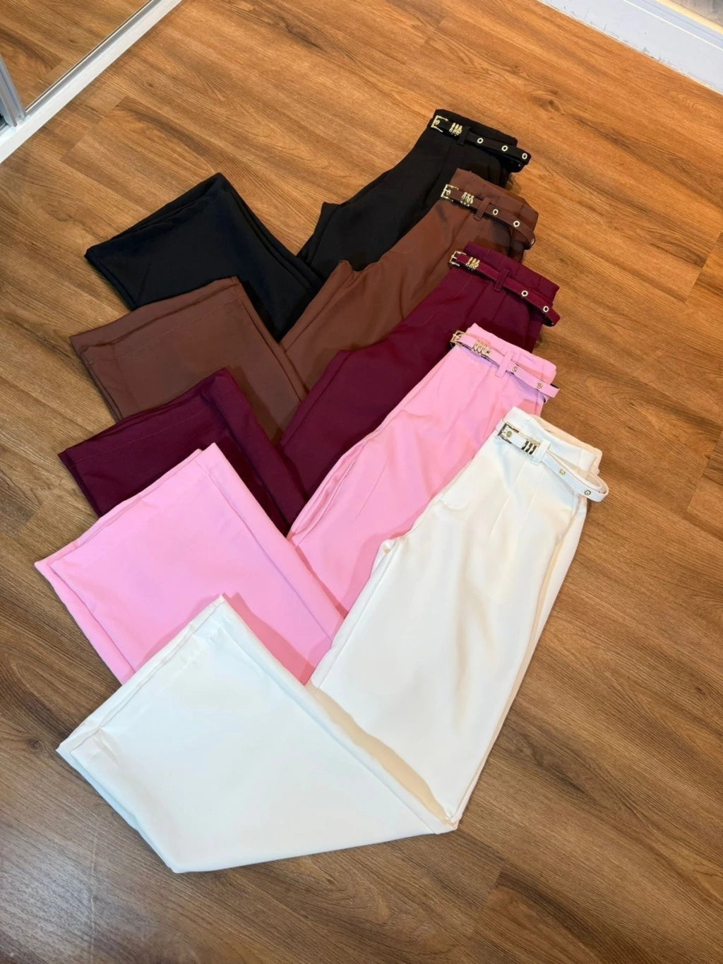 Calça alfaiataria pantalona Vivian (forma pequena)